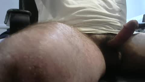 Snapshot of andychow381213 chatting on 10.05.25 andychow381213 online show from 10.05.25