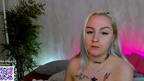 Snapshot of anet_dream chatting on 12.13.25 Anet Dream online show from 12.13.25