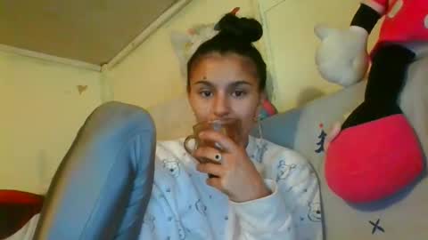 Snapshot of ang3l_black chatting on 10.06.25 andr33a online show from 10.06.25