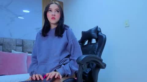 Snapshot of angel__kiss chatting on 11.13.25 angel__kiss online show from 11.13.25