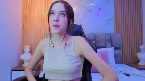 Snapshot of angel__kiss chatting on 11.18.25 angel__kiss online show from 11.18.25