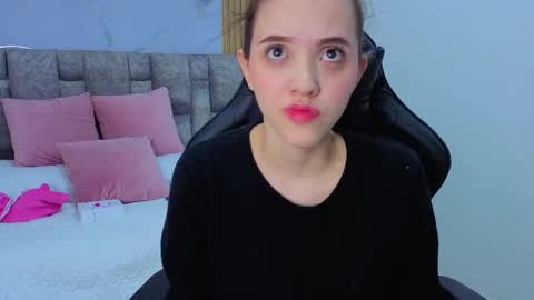 Snapshot of angel__kiss chatting on 11.21.25 angel__kiss online show from 11.21.25