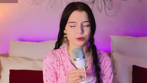 Snapshot of angel__rossee chatting on 04.28.26 Rose 18 New here online show from 04.28.26