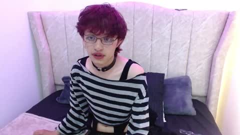 Snapshot of angel_adrien chatting on 02.11.26 Angel online show from 02.11.26