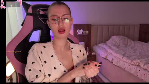 Snapshot of angel_ariela chatting on 03.17.26 angel_ariela online show from 03.17.26