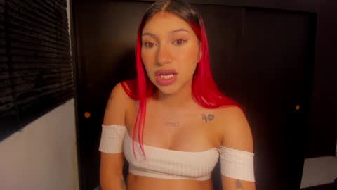 Snapshot of angel_copper chatting on 12.12.24 Angie indepent model online show from 12.12.24