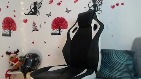 Angel Curl online show from 01.22.25