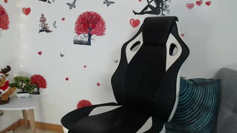 Angel Curl online show from 02.20.25