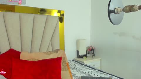 Snapshot of angel_dthroat chatting on 12.27.24 ANGHEL online show from 12.27.24