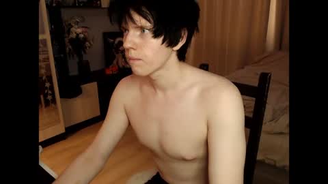 Snapshot of angel_fear chatting on 06.11.26 Ray online show from 06.11.26