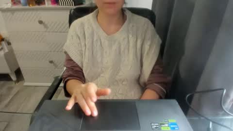 Snapshot of angel_lee__ chatting on 12.06.24 angel_lee__ online show from 12.06.24