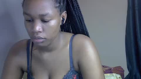 Snapshot of angel_mia5 chatting on 06.18.26 angel_mia5 online show from 06.18.26