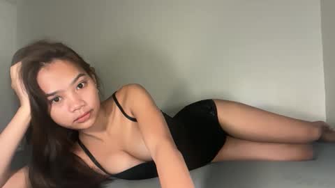 Snapshot of angel_petite07 chatting on 04.17.26 angel_petite07 online show from 04.17.26
