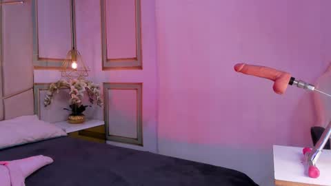 Snapshot of angel_vibes_ chatting on 09.22.25 Angel online show from 09.22.25