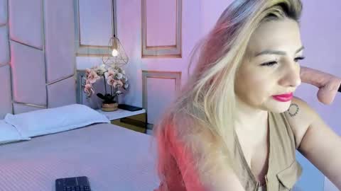 Snapshot of angel_vibes_ chatting on 01.06.26 Angel online show from 01.06.26