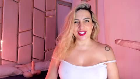Snapshot of angel_vibes_ chatting on 04.17.26 Angel online show from 04.17.26