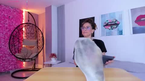 Snapshot of angela_donnato chatting on 09.12.25 A N G E LA.  online show from 09.12.25