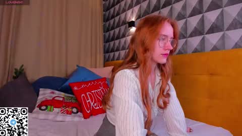 Snapshot of angela_flowers chatting on 12.15.25 Angela online show from 12.15.25