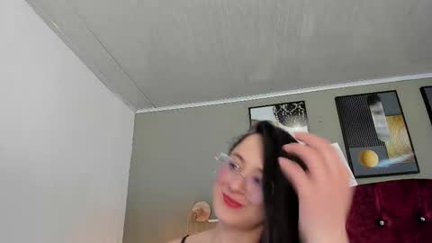 Snapshot of angela_nix chatting on 03.05.26 angela_nix online show from 03.05.26