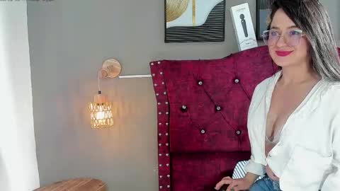 Snapshot of angela_nix chatting on 04.15.26 angela_nix online show from 04.15.26