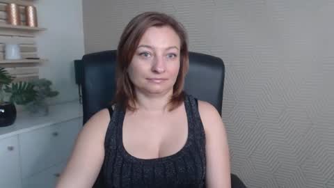 Angela online show from 10.21.25