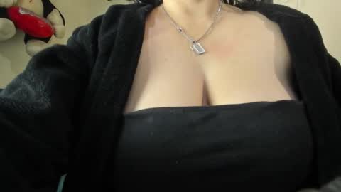 Angela online show from 11.03.25