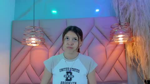 Snapshot of angelaa_cute chatting on 01.08.25 ANGELA online show from 01.08.25