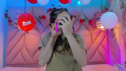 Snapshot of angelaa_cute chatting on 02.18.25 ANGELA online show from 02.18.25