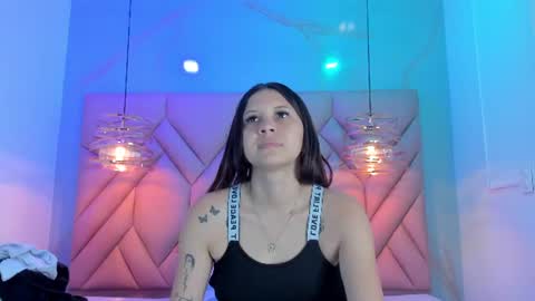 Snapshot of angelaa_cute chatting on 06.25.26 ANGELA online show from 06.25.26