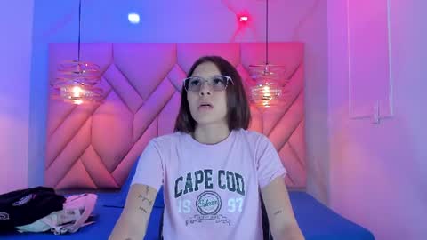 Snapshot of angelaa_cute chatting on 07.18.26 ANGELA online show from 07.18.26