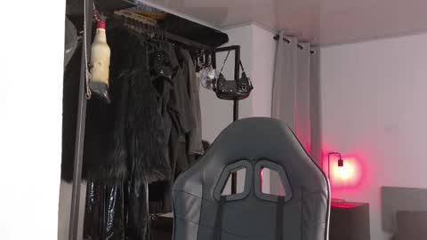 Angela help me reach 100 thumbs up online show from 09.25.25