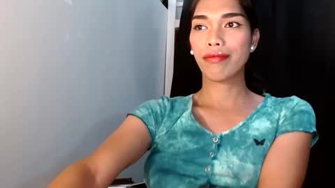 Snapshot of angelamonroe chatting on 04.17.26 SENORITA online show from 04.17.26