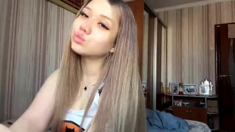 Snapshot of angelaribero chatting on 04.18.26 Angel online show from 04.18.26