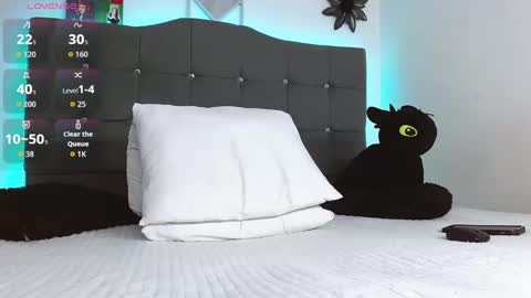 Snapshot of angelbacker chatting on 09.16.25 Angel online show from 09.16.25