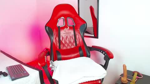 Snapshot of angelbacker chatting on 11.24.25 Angel online show from 11.24.25