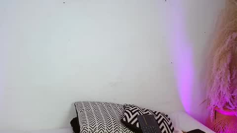 Snapshot of angelbacker chatting on 12.17.25 Angel online show from 12.17.25