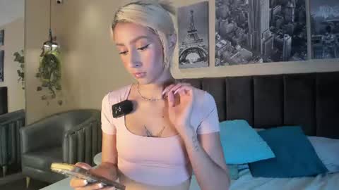 Snapshot of angelbae_ chatting on 06.17.26 AngelBae online show from 06.17.26