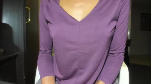Snapshot of angelchezcka chatting on 10.24.25 cheche online show from 10.24.25