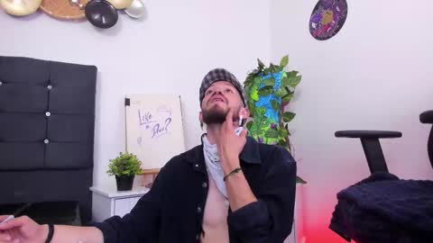 Snapshot of angeldamianart chatting on 11.11.25 angeldamianart online show from 11.11.25