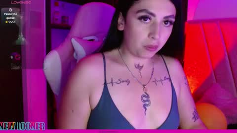 Snapshot of angeldamons chatting on 10.10.25 AngelDamonss online show from 10.10.25