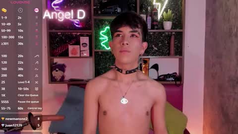 Snapshot of angeldustt_19 chatting on 02.26.26 Angel dust online show from 02.26.26