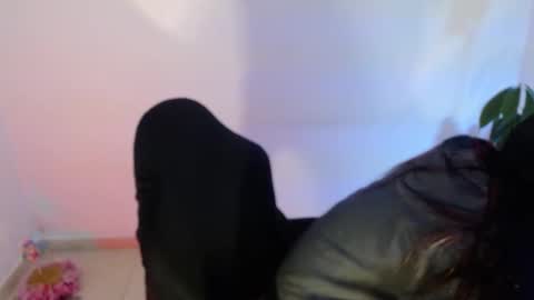 Snapshot of angele_johnson chatting on 10.01.25 angele online show from 10.01.25