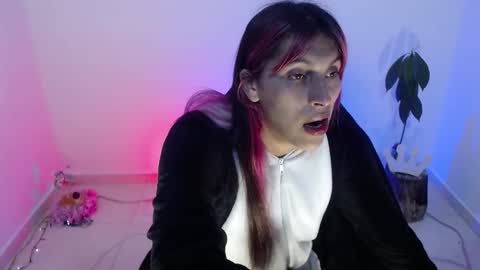 Snapshot of angele_johnson chatting on 11.07.25 angele online show from 11.07.25