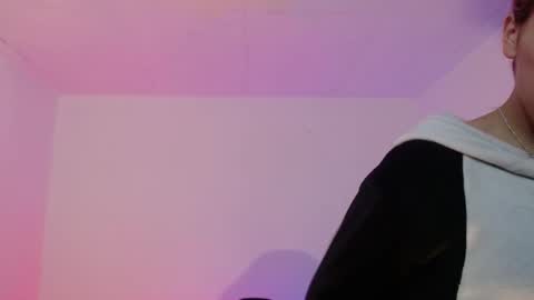 Snapshot of angele_johnson chatting on 11.14.25 angele online show from 11.14.25