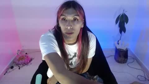 Snapshot of angele_johnson chatting on 11.18.25 angele online show from 11.18.25