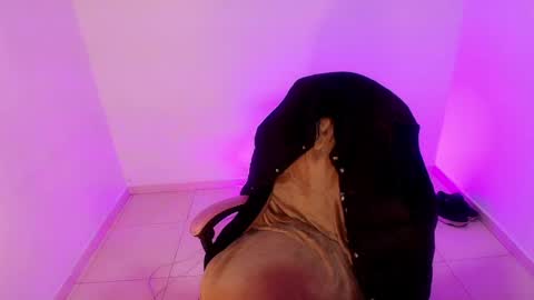 Snapshot of angele_johnson chatting on 05.01.26 angele online show from 05.01.26