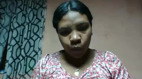 Snapshot of angeleraholiharimalala chatting on 10.08.25 angeleraholiharimalala online show from 10.08.25