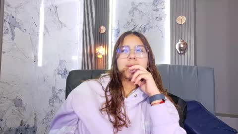Snapshot of angeles_azul chatting on 04.17.26 angel online show from 04.17.26