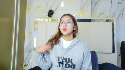 Snapshot of angeles_azul chatting on 05.09.26 angel online show from 05.09.26
