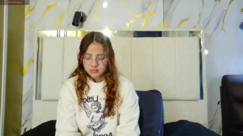 Snapshot of angeles_azul chatting on 05.11.26 angel online show from 05.11.26